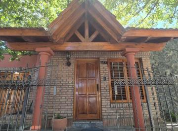 Casa · 300m² · 5 Ambientes · 2 Cocheras · Casa en Altos del Oeste