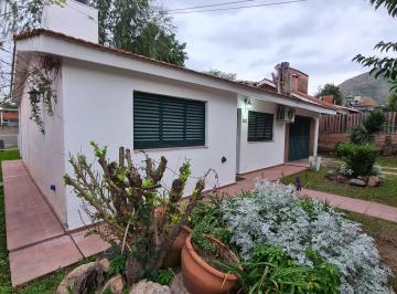 Casa · 130m² · 5 Ambientes · 2 Cocheras · Casa en Venta en Sol y Rio