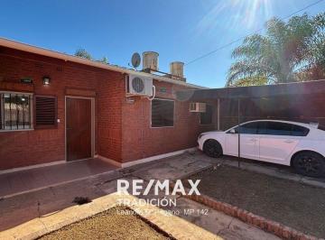 Casa · 85m² · 4 Ambientes · 1 Cochera · Casa en Alquiler en Resistencia 3 Dorm.