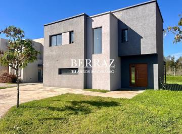Casa · 135m² · 4 Ambientes · 4 Cocheras · Casa Venta 4 Dorm. Barrio Acacias Lote de 525 m² Puertos Escobar
