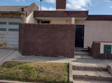 Casa · 104m² · 4 Ambientes · Casa en Venta - 3 Dorm. 2 Baños - Córdoba