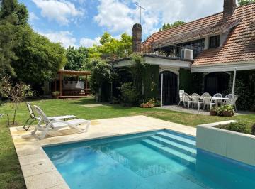 Casa · 500m² · 10 Ambientes · 4 Cocheras · Oportunidad! Casa de 500 m² Cubiertos/1050 m² Lote en Santa Rita!