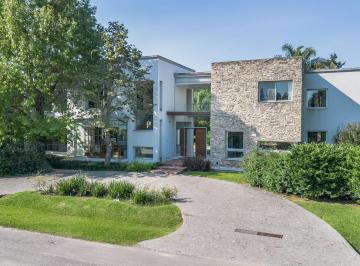 Casa · 600m² · 4 Ambientes · 2 Cocheras · Casa en Country San Diego