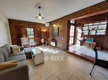Casa · 432m² · 4 Ambientes · 3 Cocheras · Casa Tipo Chalet en Lote de 432 m² en Rodriguez Peña Al 900 - 3 Cocheras Piscina Quincho Parrilla