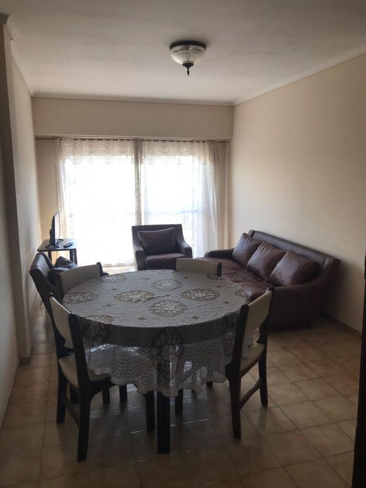 Amplio departamento en piso 8° con 4 ambientes y 87m²