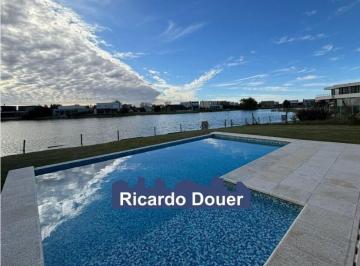 Casa · 330m² · 5 Ambientes · 1 Cochera · Casa en Alquiler Anual a La Laguna en El Cantón, Escobar, G. B. a. Zona Norte