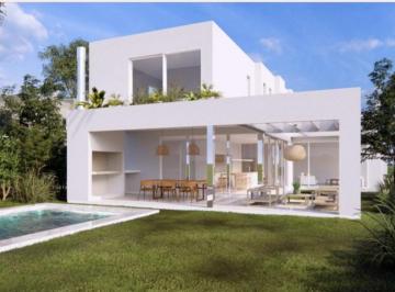 Casa · 303m² · 4 Ambientes · 3 Cocheras · Casa en Venta de 3 Dorm. en Barrio Azzurra, Pilar