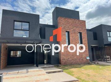 Casa de 5 ambientes, Córdoba · El Dúplex Que Soñaste! Calidad Premium en San Ignacio Village!