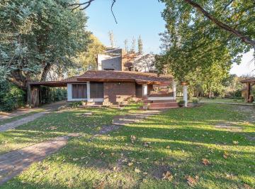 Casa · 8000000m² · 6 Ambientes · 2 Cocheras · Venta Casa 6 Ambientes con Pileta en Club de Campo La Martona, Cañuelas
