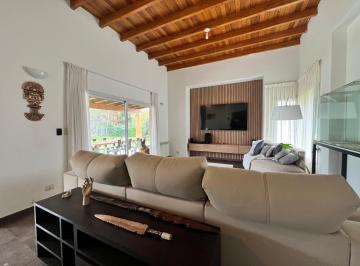 Casa · 260m² · 8 Ambientes · 2 Cocheras · Casa en Fincas del Sur I
