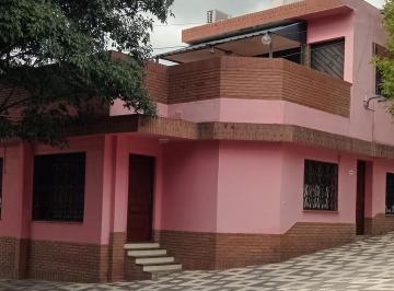 Casa · 184m² · 4 Ambientes · Venta Casona en Alto Alberdi Cba