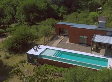 Casa de 6 ambientes, Las Vertientes de la Granja · Impresionante Casa en Venta - 2 Dorm. - Parque - Pileta - Vertientes de La Granja