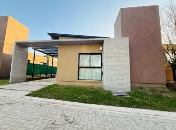 Casa · 130m² · 5 Ambientes · 2 Cocheras · Venta Casa - Villa Warcalde Housing Pazifica - 3 Dorm. - Pileta Propia