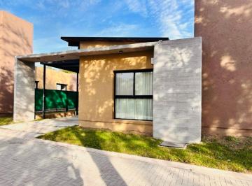 Casa · 130m² · 5 Ambientes · 2 Cocheras · Venta Casa - Villa Warcalde Housing Pazifica - 3 Dorm. - Pileta Propia