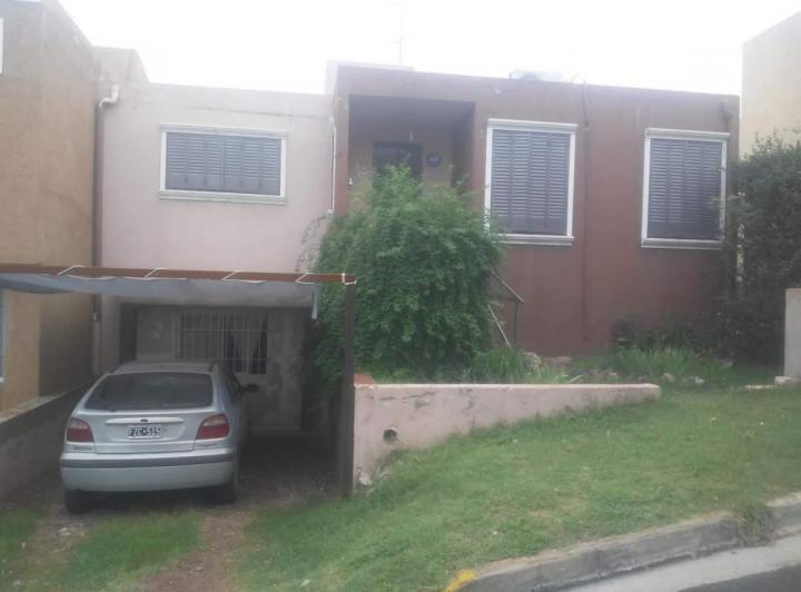 Casa · 220m² · 5 Ambientes · 1 Cochera