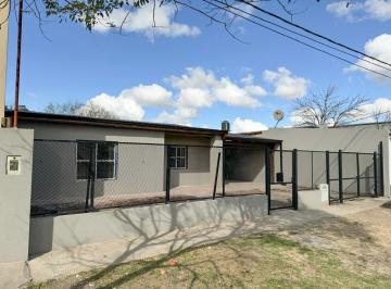Casa · 67m² · 5 Ambientes · Candelaria 279, Casa 2 Dorm. en Funes