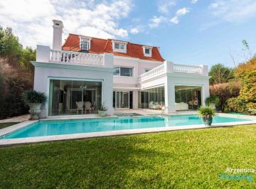 Casa · 520m² · 8 Ambientes · 2 Cocheras · Casa en Venta