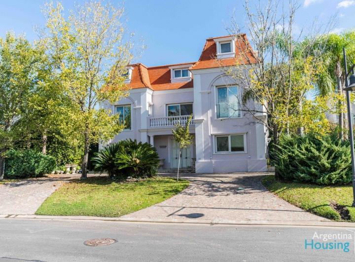 Casa · 520m² · 9 Ambientes