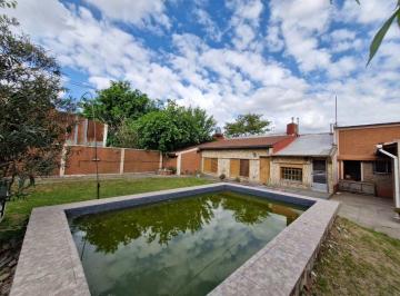 Casa · 264m² · 5 Ambientes · 1 Cochera · Casa Quinta 3 Amb en Venta 9 de Abril Apto Credito