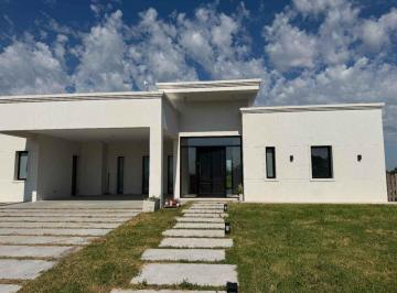 Casa · 252m² · 4 Ambientes · Casa 4 Amb La Alameda Vista a La Laguna y Pileta