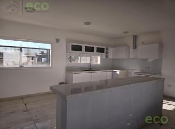 Casa · 225m² · 6 Ambientes · 2 Cocheras · Venta Casa Barrio Las Lagunas - Plottier