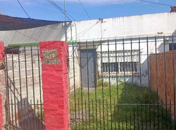 Casa para terminar de refacciónar con entrada independiente con 60 metros cuadra · Casa en Venta 2 Amb/san José Temperley