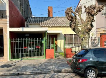 FRENTE · Chalet 4 Amb y Depto 2 1/2 Amb. Villa Sarmiento, Zona Ward.