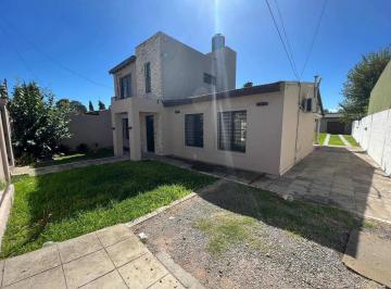 Casa · 100m² · 4 Ambientes · 1 Cochera · Casa en Venta - 3 Dorm. 2 Baños 1 Cochera - 595 m² - Escobar
