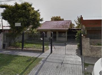 Casa · 160m² · 4 Ambientes · 2 Cocheras · Casa en Venta - 3 Dorm. 2 Baños 4 Cocheras - 500 m² - Bernal Oeste