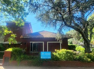 Casa de 6 ambientes, San Isidro · Venta - Casa en Espectacular Lote en Esquina! San Isidro!