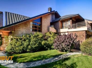 Casa · 400m² · 10 Ambientes · 2 Cocheras · Importante Casa en Bariloche