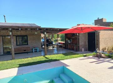 Quinta vacacional · 208m² · 5 Ambientes · 4 Cocheras · Casa en Colastine a 250 m de La Ruta