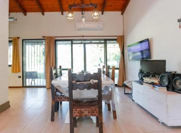 Quinta vacacional · 208m² · 5 Ambientes · 4 Cocheras · Casa en Colastine a 250 m de La Ruta