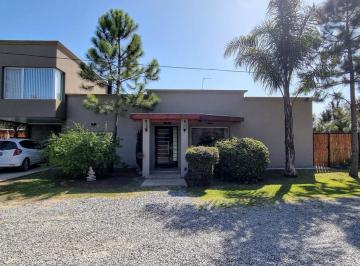 Casa · 210m² · 6 Ambientes · 3 Cocheras · Casaquinta en Florencio Varela, Ideal Vivienda Permanente
