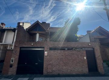 Casa de 5 ambientes, Avellaneda · Chalet Avellaneda Centro. Cinco Ambientes con Jardin.