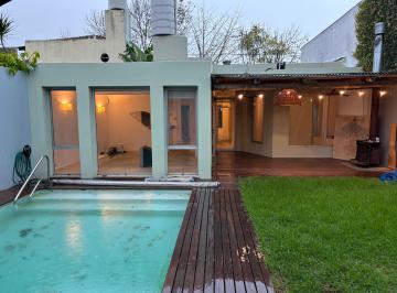 Casa de 4 ambientes, San Isidro · Casa en Una Planta, Canchera y Muy Buen Estado con Jardín y Pileta!