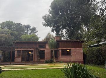 Casa · 105m² · 3 Ambientes · 1 Cochera · Casa en Venta en Parque Leloir - Apto Crédito!