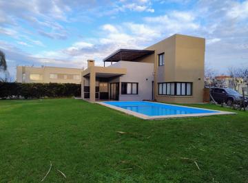 Casa · 204m² · 5 Ambientes · 2 Cocheras · Casa en Alquiler Anual y Venta en Canto Islas