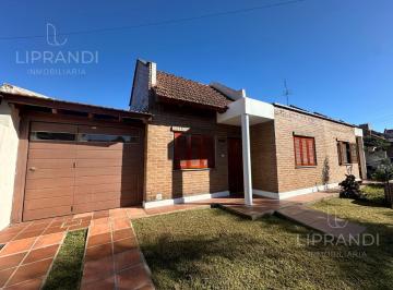 Casa · 80m² · 3 Ambientes · 2 Cocheras · Seguridad 24 Hs - Patio - Cochera y Asador - Sum y Pileta de Uso Comun