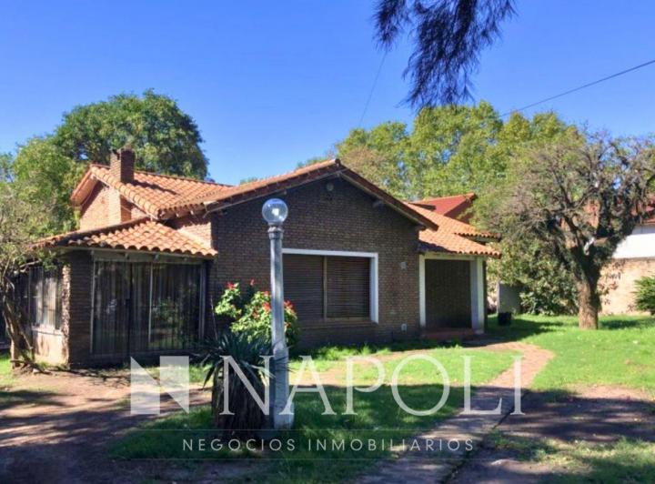 Casa · 301m² · 5 Ambientes · 1 Cochera