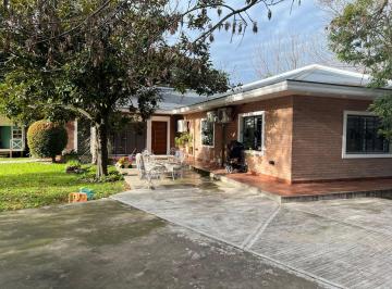 Casa de 3 ambientes, Berazategui · Ranelagh - Casa en Una Planta C/pileta S/dos Lotes en Esquina - Actualizada