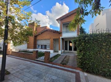 Casa de 5 ambientes, Luján · Casa Centrica, Luján, Buenos Aires.