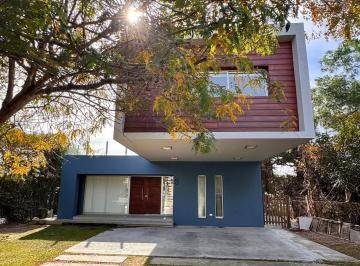 Casa · 179m² · 4 Ambientes · 2 Cocheras · Casa 4 Ambientes Barrio Las Acacias! Apto Credito!