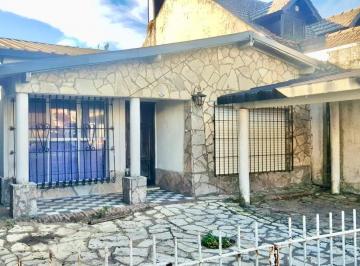 Casa · 180m² · 5 Ambientes · 2 Cocheras · Venta Casa 4 Ambientes en Los Polvorines, Malvinas Argentinas