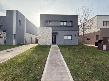 Casa · 105m² · 5 Ambientes · 1 Cochera · Casa en Alquiler en El Aljibe, Pilar, G. B. a. Zona Norte