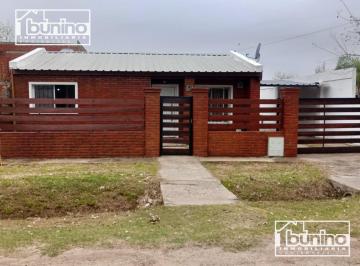 Casa · 80m² · 4 Ambientes · Alquiler Permanente en Roldan - 3 Dorm.