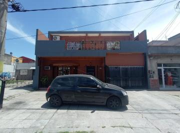 Casa · 315m² · 5 Dormitorios · Casa con Local en Venta en G. de Laferrere