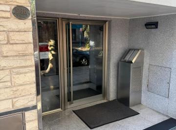 Departamento · 80m² · 3 Ambientes · 1 Cochera · España Al 900 - La Perla