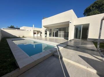 Casa · 221m² · 5 Ambientes · 1 Cochera · Casa en Venta de 3 Dorm. en Sant Josep Fisherton