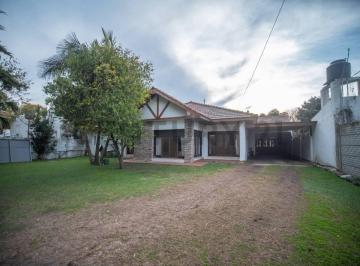 Casa · 300m² · 6 Ambientes · 3 Cocheras · Casa - Lote en Venta en m. B Gonnet